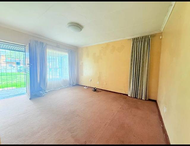 2 BEDROOM HOUSE FOR SALE IN VANDERBIJLPARK CW 6